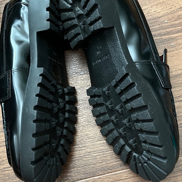 NEW with issue Tory Burch 9 M Black Patent Leather Penny Loafers with Gold Logo - Picture 5 of 10